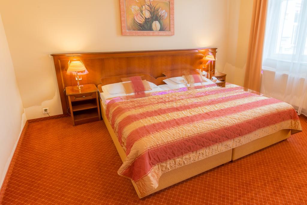 Ensana Centralni Lazne - Maria Spa มาเรียอานซเกลาซนี ภายนอก รูปภาพ